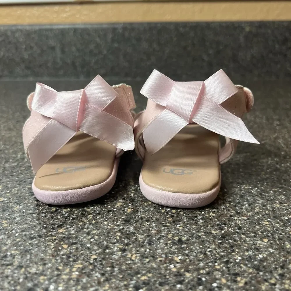 UGG Little Girls Toddlers Size 6/7 Pink Glitter Faux Leather Ankle Strap Sandals